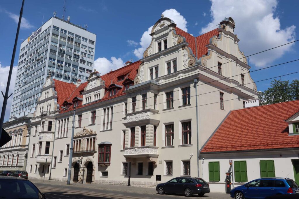 Kompleksowa renowacja elewacji zabytkowej kamienicy i konserwacja sztukaterii architektonicznej - RELIKT Konserwacja Zabytków